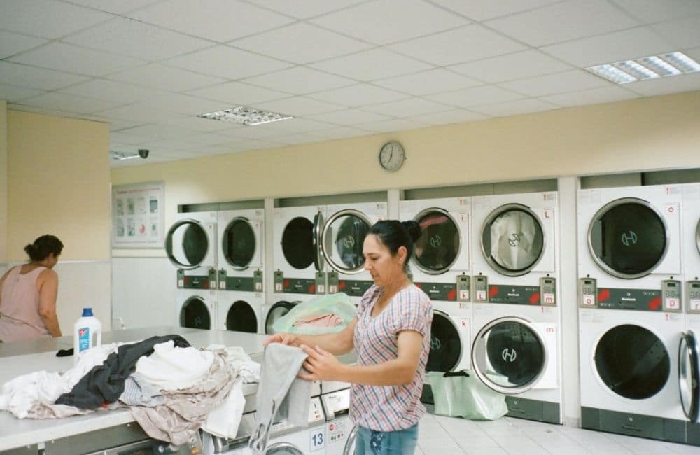 Tips Memulai Usaha Laundry Kiloan yang Sukses dengan memilih lokasi yang tepat